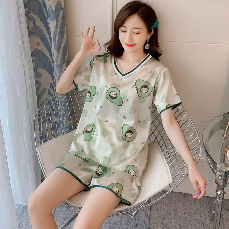 Cổ chữ V trên áo pijama nữ với thiết kế thanh lịch.