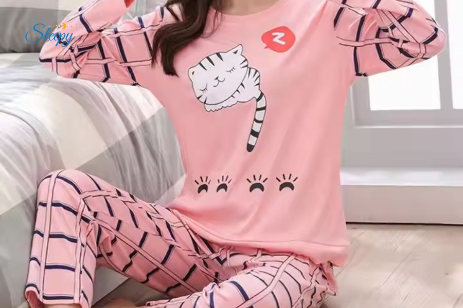 Pijama mùa đông thiết kế dài tay và cổ cao giữ ấm hiệu quả